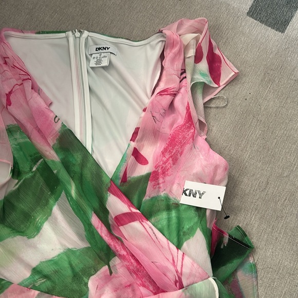 NWT DKNY Floral Print V-Neck Wrap Dress - Picture 5 of 5